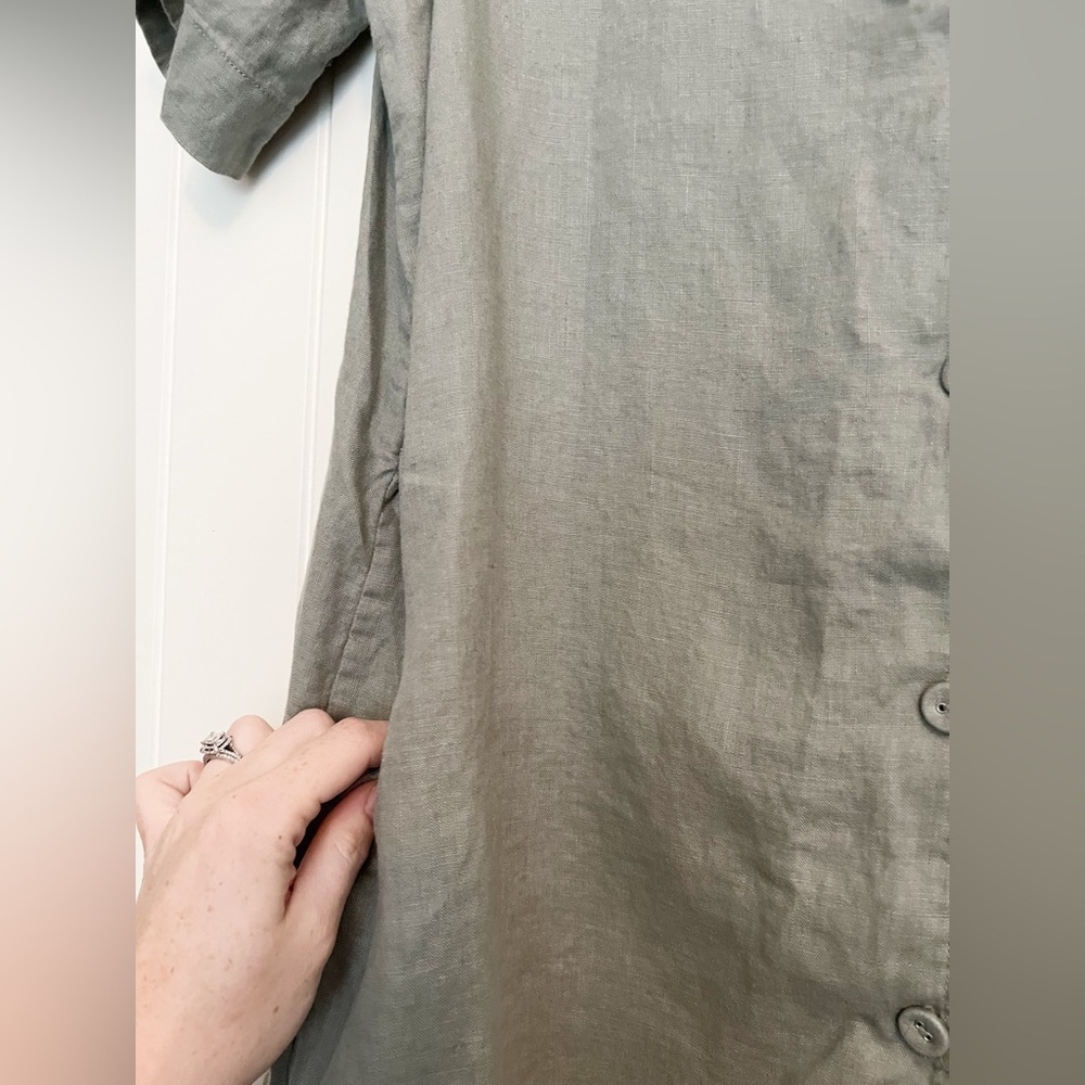Everlane The Shirtdress in Linen Sage Green - Picture 6 of 10